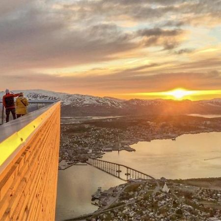 New! Modern - Central - Cozy Place By The Sherpa Stairs Tromsø Extérieur photo