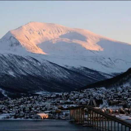 New! Modern - Central - Cozy Place By The Sherpa Stairs Tromsø Extérieur photo